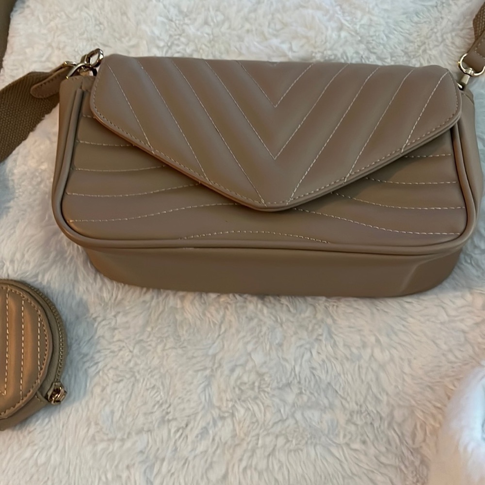 Ant Expedition Quilted Crossbody Shoulder Bag with Chain Strap & Coin Purse - Picture 4 of 5